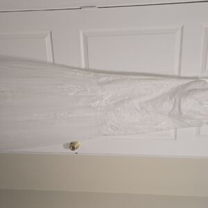 David's Bridal White Strapless Wedding Gown